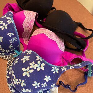 BUNDLE OF THREE high‎ quality Victoria's Secret Demi Bras 32C 32D 34C